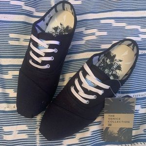 Toms Black Canvas